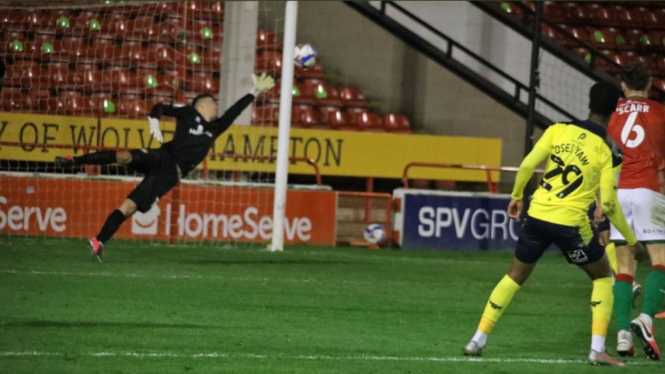 Duel Walsall vs Oxford United di ajang EFL Trophy. 