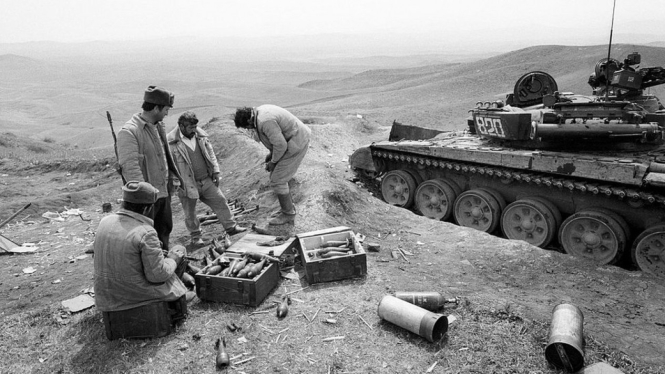 Jutaan orang mengungsi akibat perang di Nagorno-Karabakh pada dekade 1990-an.-Getty Images

