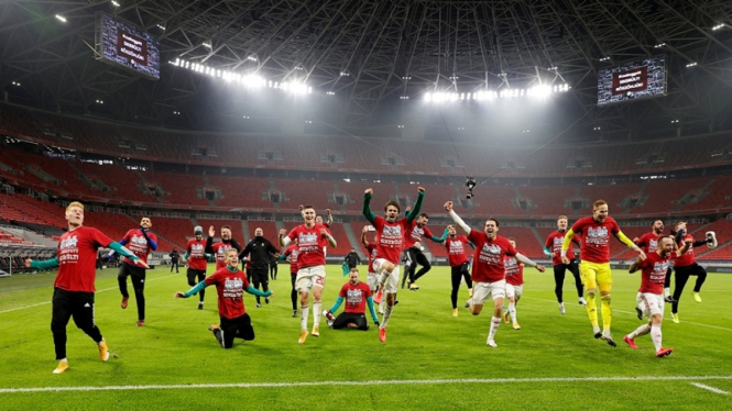 Pemain Hungaria merayakan kelolosan ke Piala Eropa 2020
