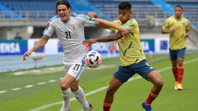 Edinson Cavani dalam pertandingan Kolombia vs Uruguay