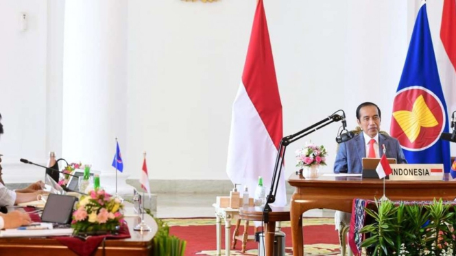 Presiden Joko Widodo menghadiri Konferensi Tingkat Tinggi ASEAN dengan negara-negara mitra, Sabtu, 14 November 2020.