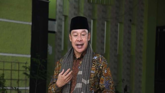  Pimpinan Pondok Pesantren Buntet Cirebon, KH Adib Rofiuddin Izza