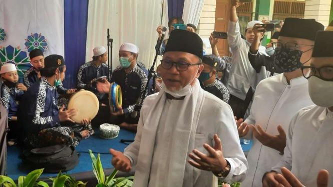 Ketua Umum PAN sekaligus Wakil Ketua MPR, Zulkifli Hasan, di sela Peringatan Maulid Nabi di kompleks Yayasan Islamic Center Al Ghazaly, Kota Bogor, Jawa Barat, Minggu, 15 November 2020.