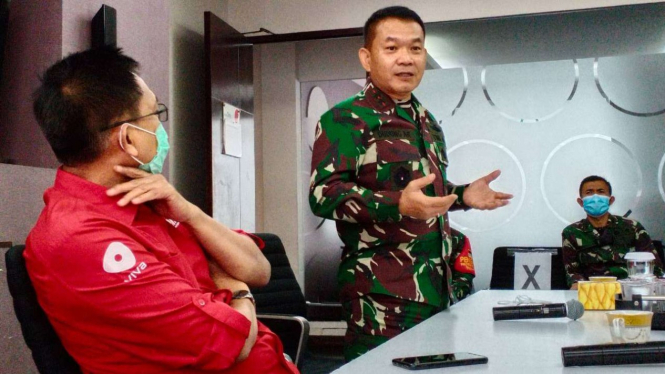 Pangdam Jaya Mayjen TNI Dudung Abdurachman dan Wapemred tvOne Totok Suryanto