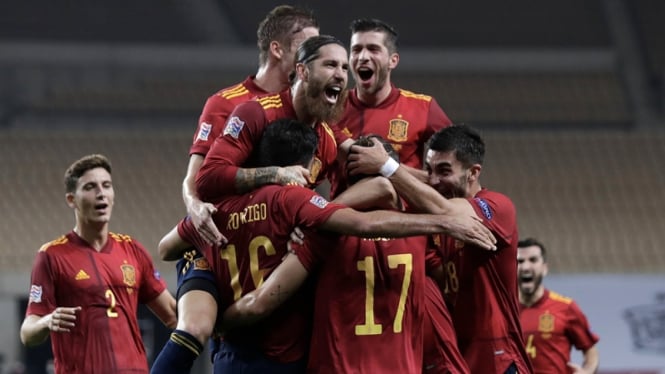 Pemain Timnas Spanyol melakukan selebrasi usai bobol gawang Jerman