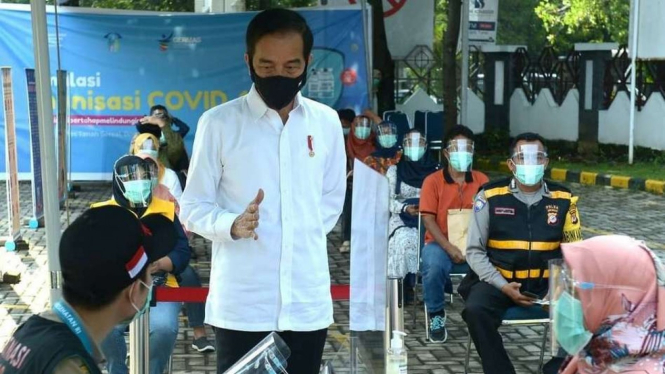 Presiden Jokowi saat sidak persiapan vaksinasi di Puskesmas Tanah Sereal, Bogor.