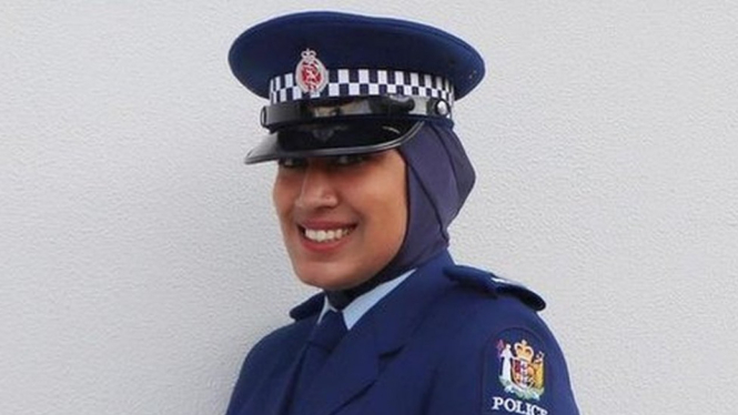 Zeena Ali (foto atas) akan menjadi polisi pertama yang mengenakan jilbab di kepolisian Selandia Baru.-Instagram/New Zealand Police

