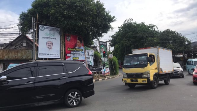 Baliho Habib Rizieq Masih Banyak Terpasang di Rawa Belong