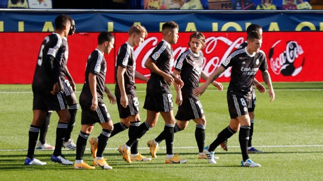 Pemain Real Madrid merayakan gol ke gawang Sevilla