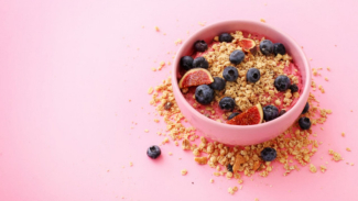 Reconoce la importancia de comer muchos cereales integrales en el desayuno
