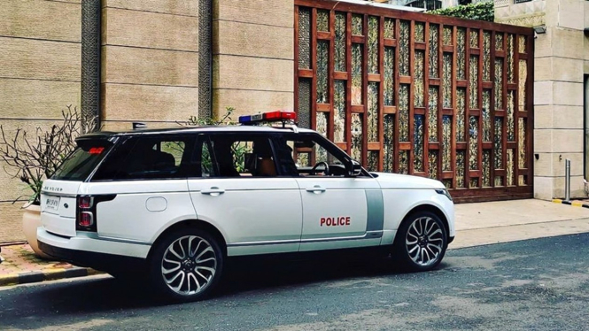 Range Rover Vogue untuk pengawalan Mukesh Ambani