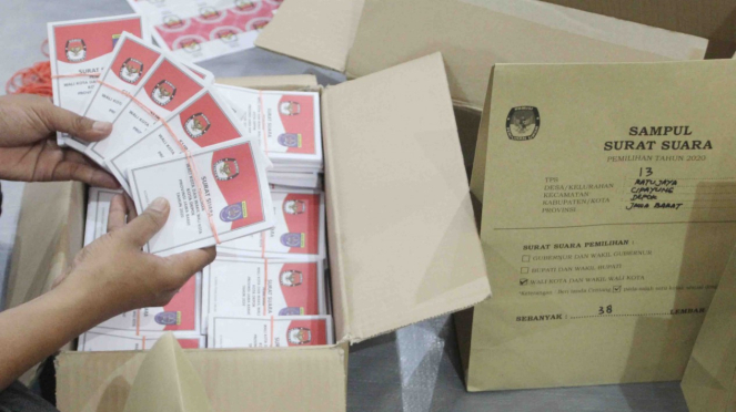 Ilustrasi penyortiran surat suara pilkada