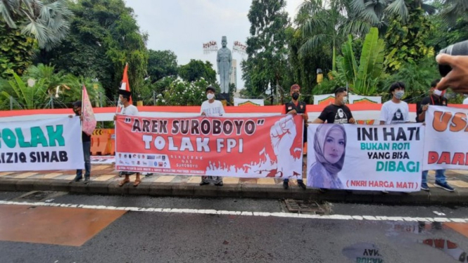 Aksi damai tolak FPI dan Habib Rizieq di Surabaya