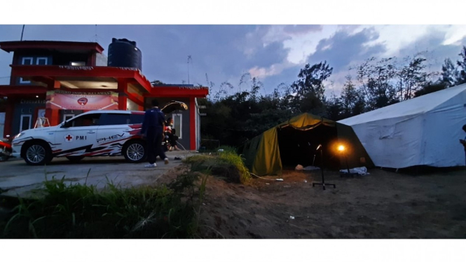 Mitsubishi Outlander PHEV disiagakan tim PMI di Gunung Merapi.