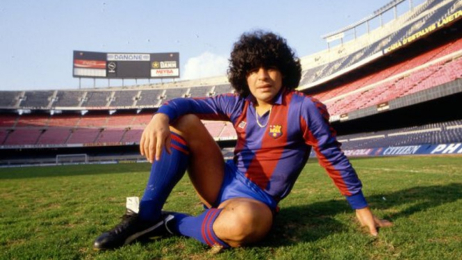Legenda Timnas Argentina, Diego Maradona, saat membela Barcelona