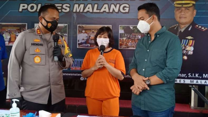 Polres Malang menangkap eks Kepala Cabang Pembantu Bank Mega Kiai Tamin, Kota Malang, berinisial YA, atas dugaan investasi bodong dengan kerugian nasabah Rp5,7 miliar.