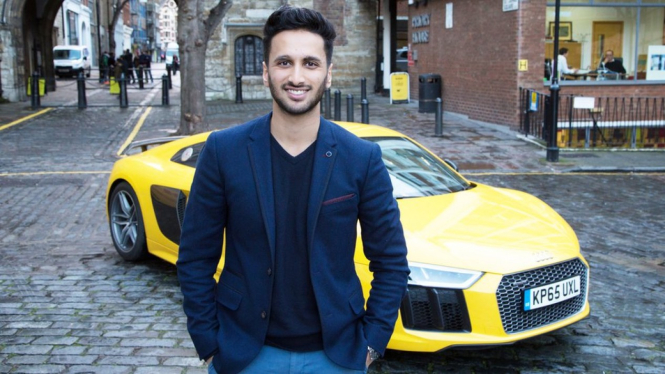 Adnan mulai menulis blog tentang mobil setelah rugi dalam jualan iPod melalui online.-BBC
