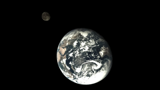 Bumi dan Bulan.