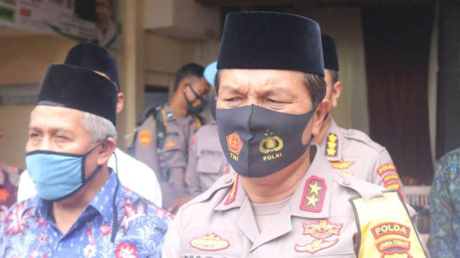Kepala Polda Jawa Timur Inspektur Jenderal Polisi Nico Afinta menemui Ketua NU setempat, Marzuki Mustamar di Pesantren Sabillulrosyad, Kota Malang, Jumat, 27 November 2020.