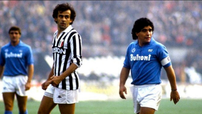 Michel Platini dan Diego Maradona. 