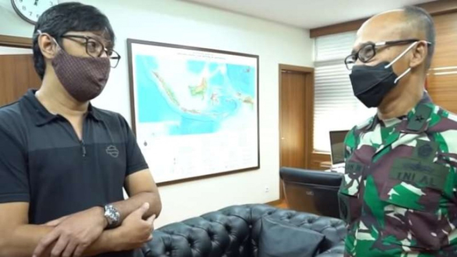 VIVA Militer: Andre Taulany dan Laksma TNI Julius Widjojo