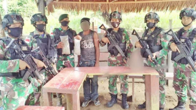 VIVA Militer: Satgas Pamtas RI-PNG Yonif MR 413/Bromoro Kostrad TNI AD