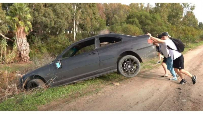 Selebgram buang mobil BMW ke Sungai