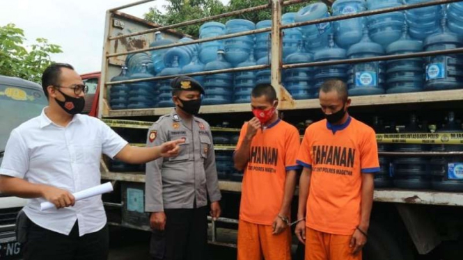 Sindikat pemalsu air mineral galon Aqua di Jatim ditangkap