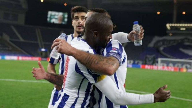 Pemain FC Porto rayakan keberhasilan lolos ke babak 16 besar Liga Champions.