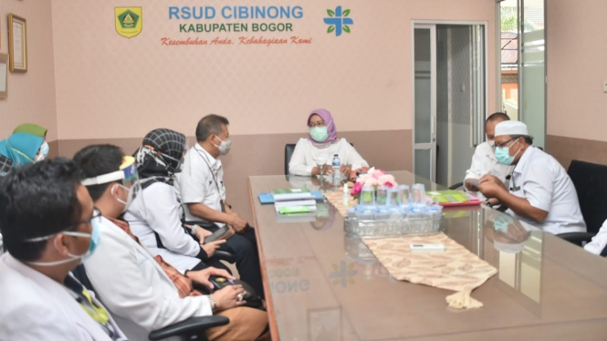 Bupati Bogor, Ade Yasin, mengunjungi RSUD Cibinong.