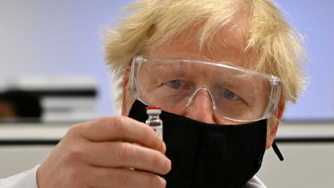 Perdana Menteri Inggris Boris Johnson menyampaikan rasa terima kasih kepada pembuat vaksin COVID-19 BoinTech-Pfizer dan memutuskan akan melakukan vaksinasi pada Rabu pekan depan.