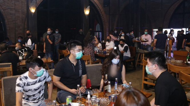 Polisi sidak bar di Jakarta