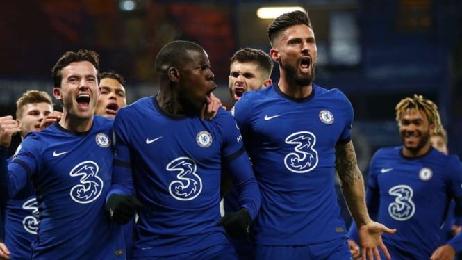 Para pemain Chelsea merayakan gol ke gawang Leeds United