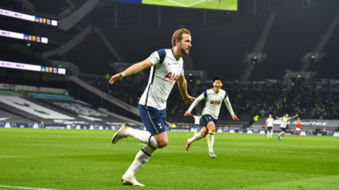 Striker Tottenham Hotspur, Harry Kane, usai cetak gol ke gawang Arsenal