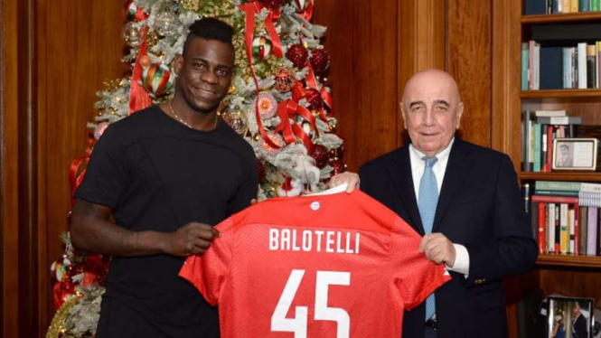 Mario Balotelli bergabung dengan AC Monza.