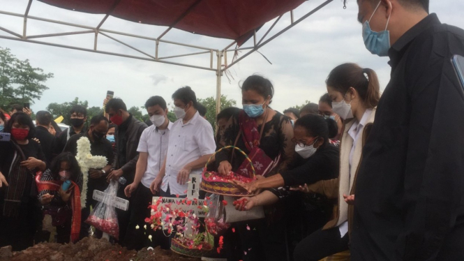 Pemakaman Melisha Sidabutar di TPU Padurenan, Bekasi.