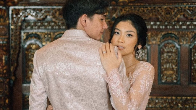 Adipati Dolken Beradegan Mesra Sama Della Dartyan Ini Respons Istri