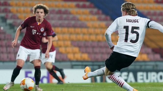 Winger AC Milan, Jens Petter Hauge dalam laga melawan Sparta Praha