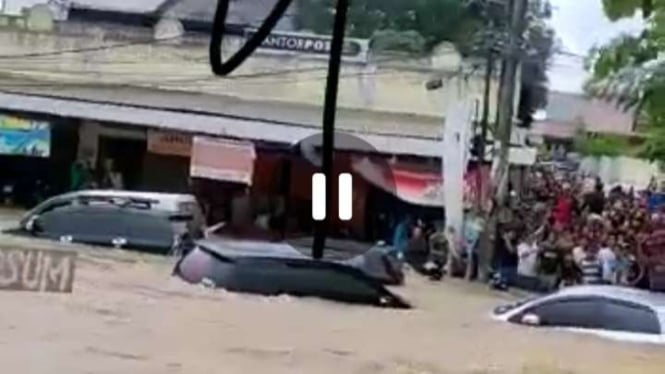 Tangkapan layar (screen shot) video hoax atau kabar bohong yang beredar disebut banjir di Sampang, Madura, Jawa Timur.