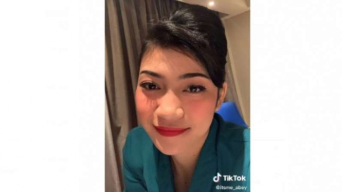 Video mengenai pramugari yang tengah curhat viral di TikTok.