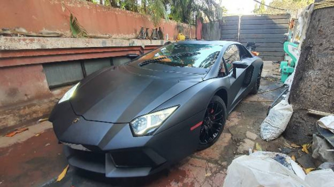 Modifikasi mobil Honda Civic jadi Lamborghini Aventador