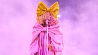 Sia Ikut Bongkar Kelakuan Shia LaBeouf dan Menyebutnya Sakit