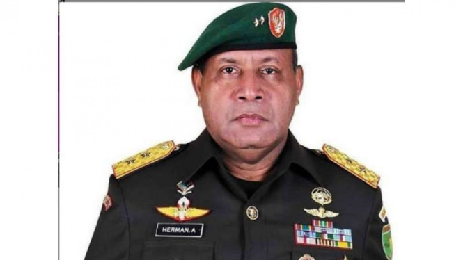VIVA Militer: Letjen TNI Herman Asaribab