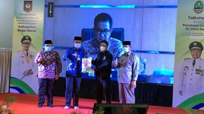 Gubernur Jawa Barat Ridwan Kamil mengusulkan daerah pemekaran Bogor Barat