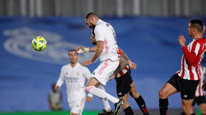 Bomber Real Madrid, Karim Benzema bobol gawang Athletic Bilbao.