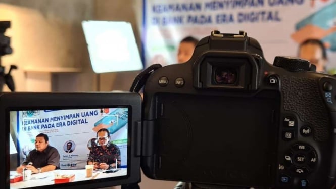 Webinar Keamanan Menyimpan Uang di Bank pada Era Digital.