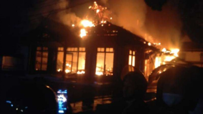 Kebakaran terjadi di Hotel Marisa Jambi.