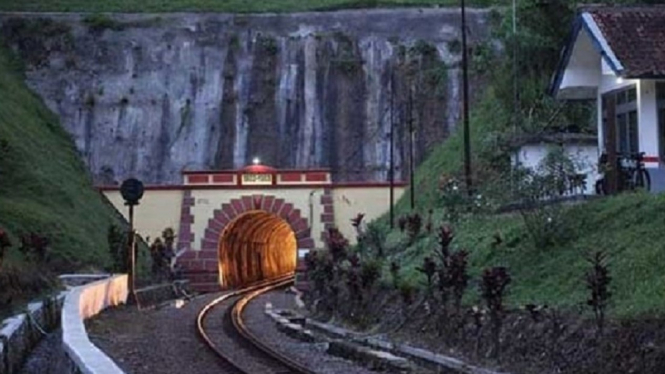Terowongan Angker di Indonesia