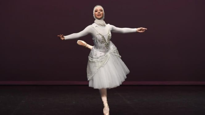 Stephanie Kurlow, Ballerina hijab pertama di dunia