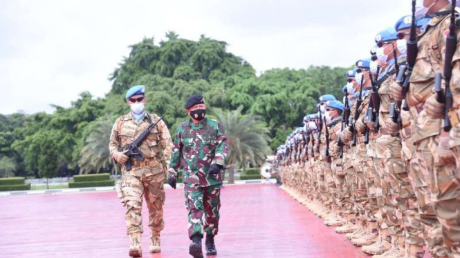 VIVA Militer: Kasum TNI mengecek pasukan Satgas Kontingen Garuda di Mabes TNI